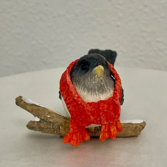 1998 Hallmark Keepsake Warm and Cozy Bird with Red Scarf Christmas Ornament. - Picture 8 of 12